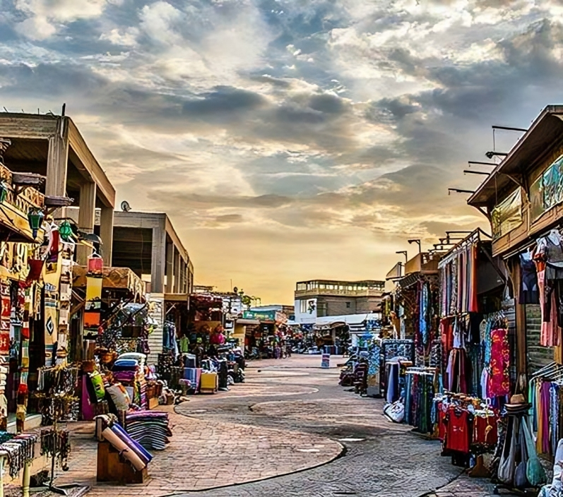 The Old Market in Dahab: A Shopping Haven for Souvenirs and Local Crafts